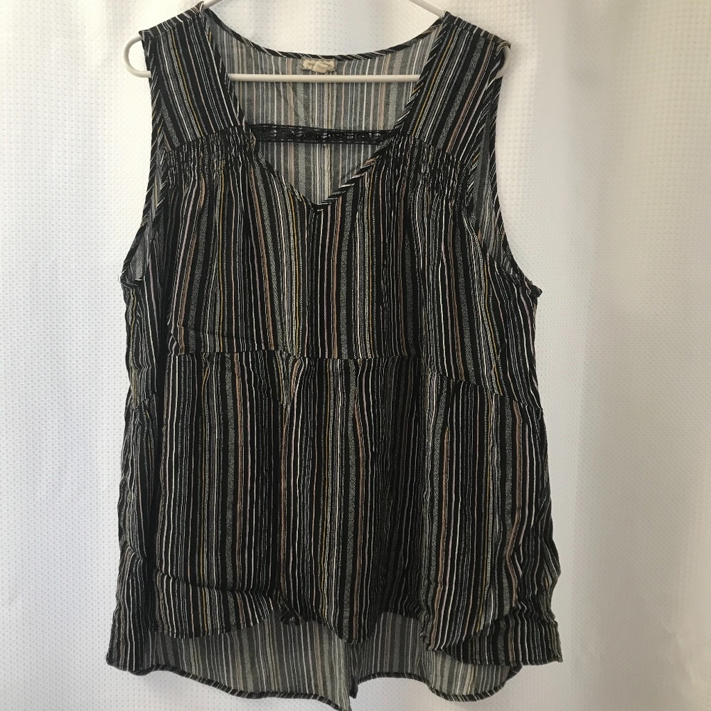 Eyeshadow Sleeveless v-neck Blouse